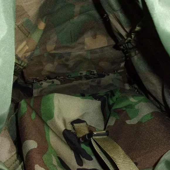 XL WOODLAND BDU RUCKSACK BACKPACK w/SLEEPING COMPLETE w/SHOULDER STRAPS EC 1067